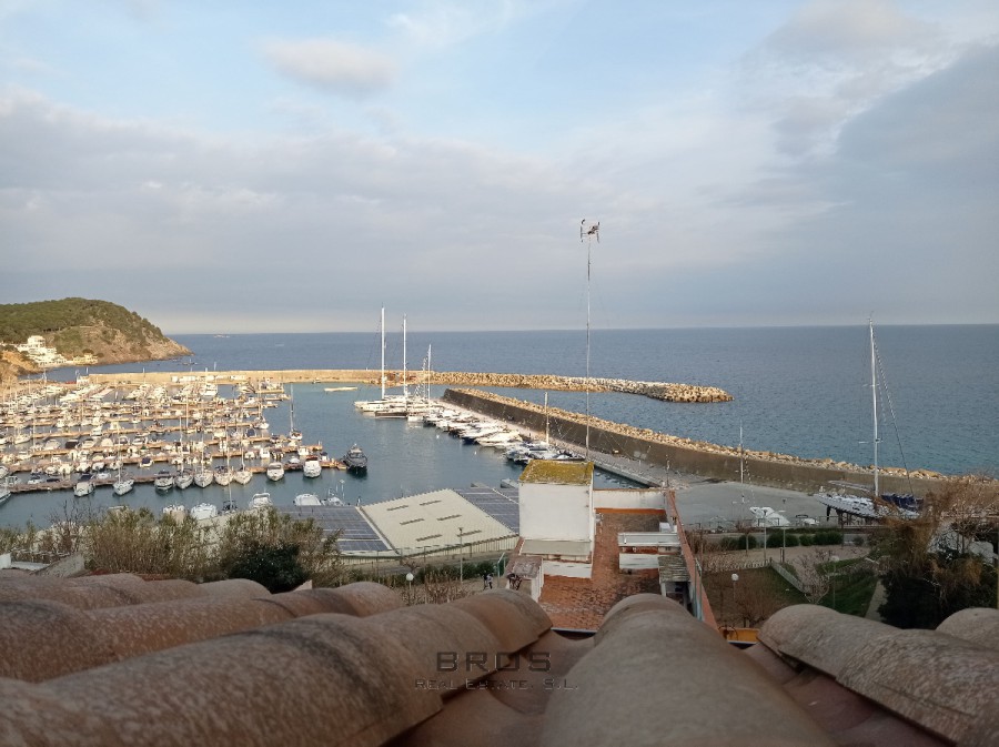 DUPLEX DE OBRA NUEVA CON VISTAS AL PUERTO DE PALAMOS