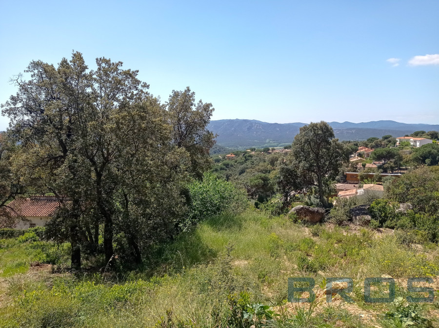 TERRENO CON SOBERBÍAS VISTAS A LA MONTAÑA