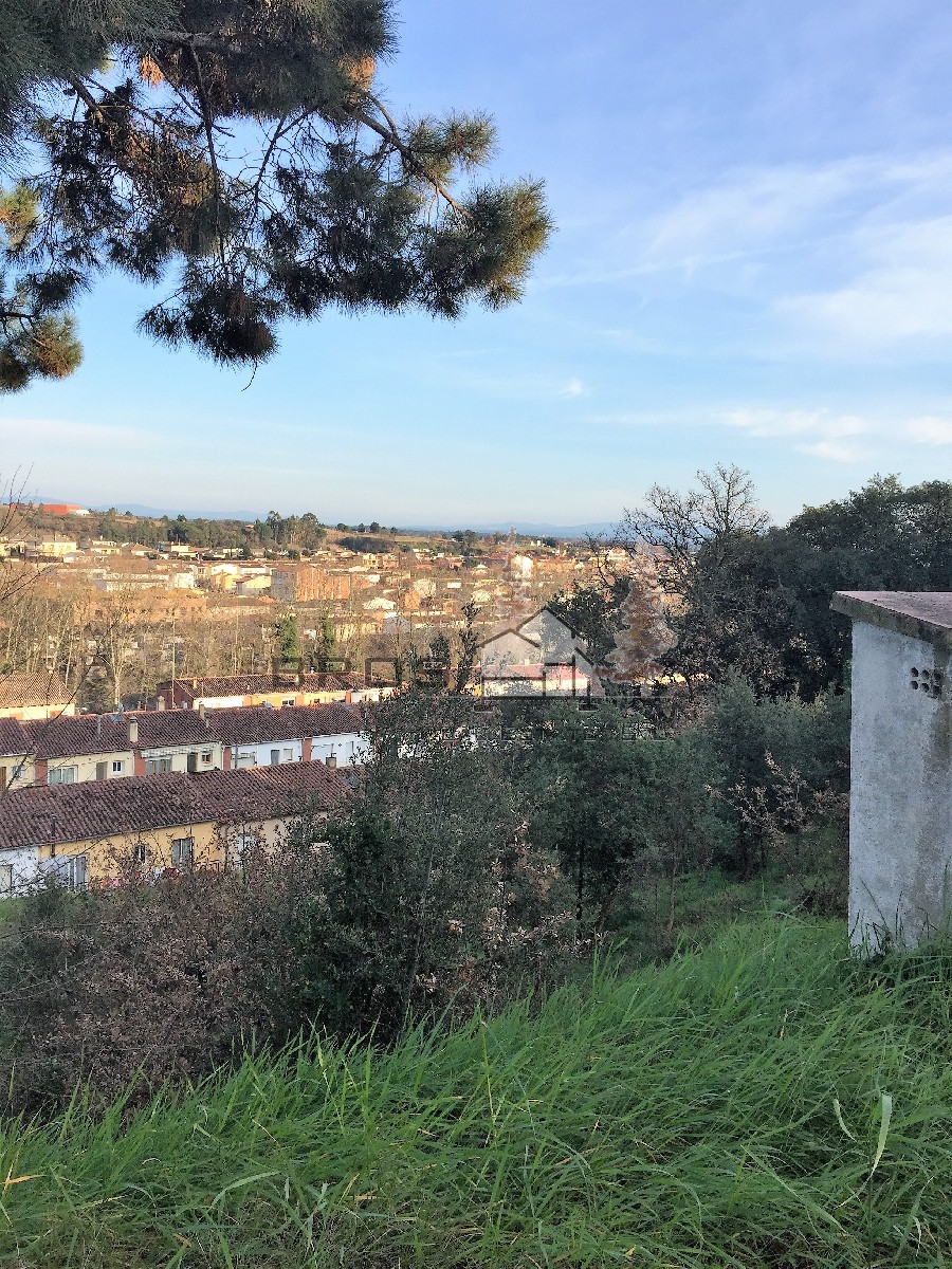 TERRENO CON MAGNÍFICAS VISTAS A LA MONTAÑA