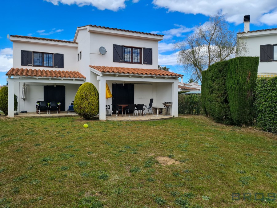 CONJUNTO DE 2 CASAS EN SANT MARTI D’EMPURIES A 1 MINUTO DE LA PLAYA