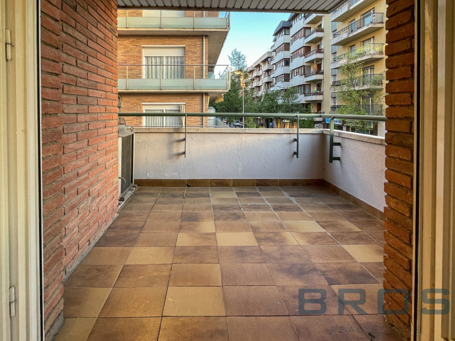 EXCLUSIVA VIVIENDA DE 214 M² CON GRAN TERRAZA DE 74 M², PARKING Y UBICACIÓN PRIVILEGIADA EN EL CENTRO